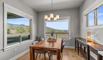969 Camelot Dr, Ashland, OR 97520