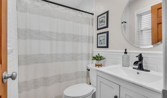 808 Sunset Rd, Beachwood, NJ 08722