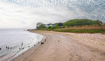 4 Fourth St, Barrington, RI 02806