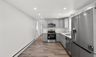 101 Bateman Ave, Cranston, RI 02920