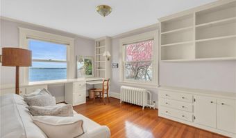 4 Van Zandt Ave, Newport, RI 02840
