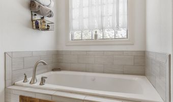 19529 Lawrence 2152, Aurora, MO 65605