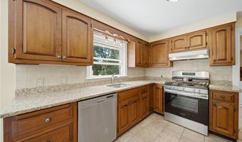 33 Shirley Dr, Cumberland, RI 02864