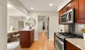 7822 MOORLAND Ln, Bethesda, MD 20814
