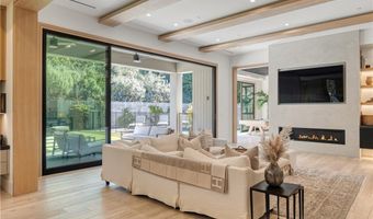 4050 Contera Rd, Encino, CA 91436