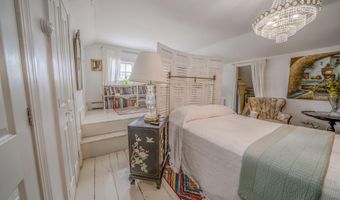18 Waldo Ave, Belfast, ME 04915