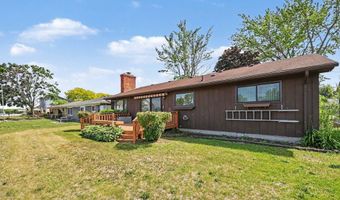 142 Channelsyde Dr, Algonac, MI 48001