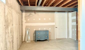 10218 Carlton Place Ct, Affton, MO 63123