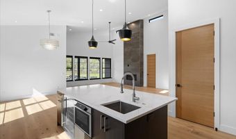 360 Briscoe Pl, Ashland, OR 97520