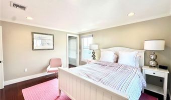 44 Tuckerman Ave, Middletown, RI 02842