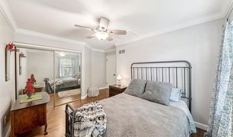 302 Fox Hollow Woods Dr, Ballwin, MO 63021