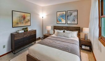 5514 Meadowood Dr, Fitchburg, WI 53711