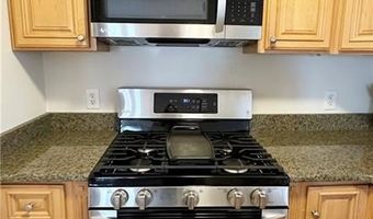 227 Thames St 1, Bristol, RI 02809