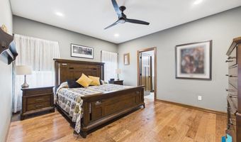 713 N Garnet Cir, Brandon, SD 57005
