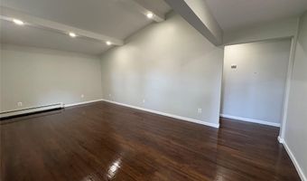 9 Holt St, Amityville, NY 11701