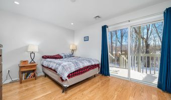 39 Manorwood Dr 39, Branford, CT 06405