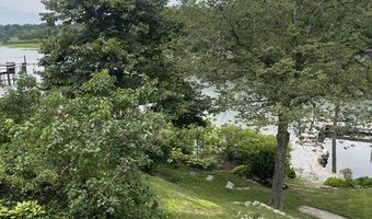 102 Riverview Ave, Branford, CT 06405