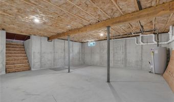 28 Ashley St, Cranston, RI 02920