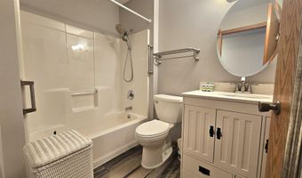 1204 Willow Dr, Aberdeen, SD 57401