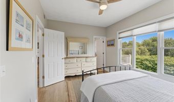 39 Hope Ln, Narragansett, RI 02882