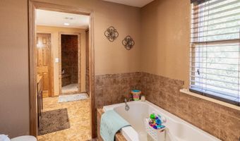 136 1st Ave, Alden, MN 56009