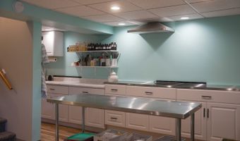 18 Carriage Dr, Burlington, CT 06013