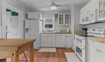 17 Warren Ave 17, Middletown, RI 02842