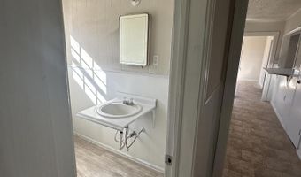 911 4th St, Abernathy, TX 79311