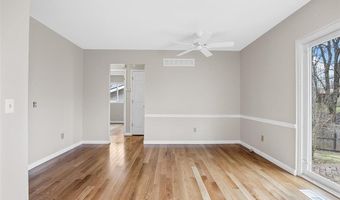 215 Shadyoak Dr, Ballwin, MO 63021