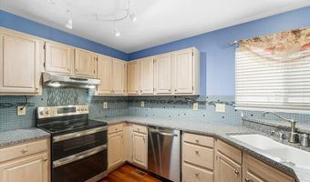 208 Kylewood Ct, Ballwin, MO 63021
