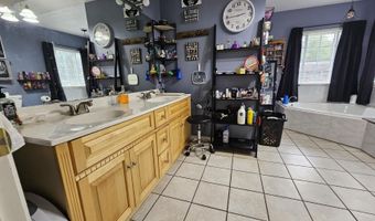 838 Rebecca Ct, Alford, FL 32420