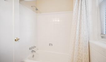 2040 N VERMONT St 105, Arlington, VA 22207