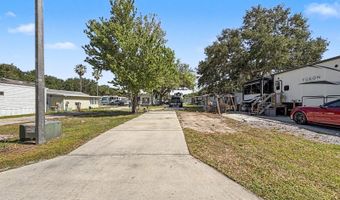 58 Leisure Dr, Auburndale, FL 33823