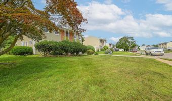 20 Sunshine Ln, Amityville, NY 11701