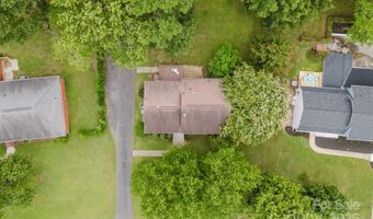 6917 Lancer Dr, Charlotte, NC 28226