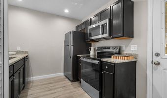 67 W 8TH St, Atlantic Beach, FL 32233