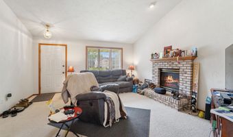 1670 W ROSELAWN Dr, Appleton, WI 54914