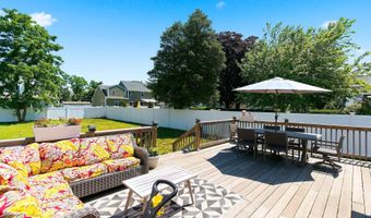 45 Compton St, Belford, NJ 07718