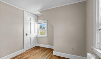 53 Admiral Kalbfus Rd, Newport, RI 02840