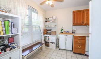 53 Brushy Plain Rd APT 5A, Branford, CT 06405