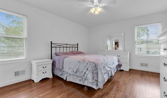 32 Bowline St, Beachwood, NJ 08722
