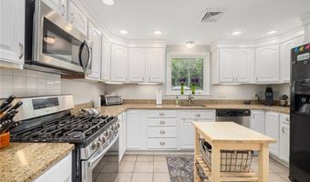 82 Sherry Ave, Bristol, RI 02809