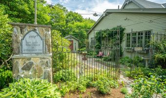 48 Old Searsport Ave, Belfast, ME 04915