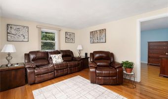 7 S Glen Dr, Coventry, RI 02816