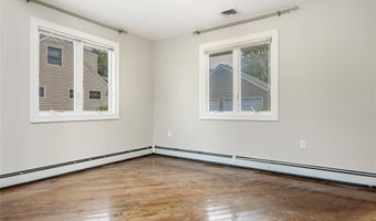 18 Central Ave, Amityville, NY 11701