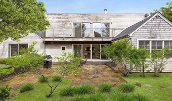 54 Gardiner Dr, Amagansett, NY 11930