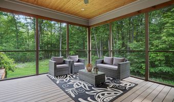 3867 Hawk Crest Rd, Ann Arbor, MI 48103