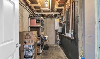 174 Rolling Meadow Dr, Bangor, ME 04401