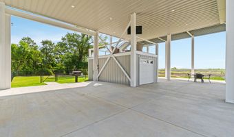 5004 Oak St, Bay St. Louis, MS 39520