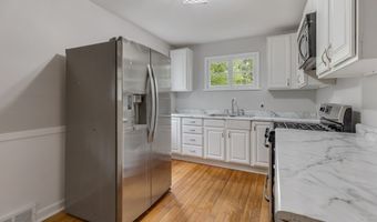 148 Wildwood Rd, Algonquin, IL 60102